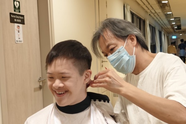  義工剪髮服務